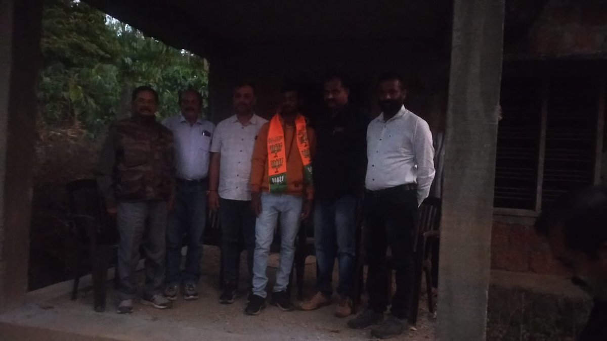 ChalanBJP's tweet photo. ಇಂದು ವಿರಾಜಪೇಟೆ ಮಂಡಲ ಅಮ್ಮತಿ ಗ್ರಾಮ ಪಂಚಾಯತ್ ಪುಲಿಯೇರಿ ಗ್ರಾಮದಲ್ಲಿ ಇತರೆ ಪಕ್ಷದ ಕಾರ್ಯಕರ್ತರನ್ನು ಬಿಜೆಪಿಗೆ  ಸೇರ್ಪಡೆಗೊಳಿಸಲಾಯಿತು.
@CTRavi_BJP @BJP4Karnataka @nalinkateel https://t.co/G3MKvnYW1z