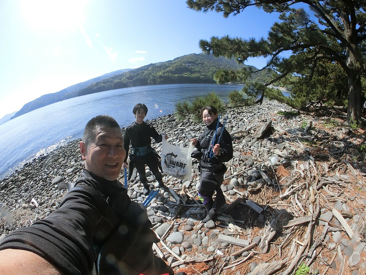 terry5607's tweet photo. 今日も潜る前にビーチクリーンアップ。
#1dive1cleanup

ダイブテリーズの習慣です！
#DiveAgainstDebris https://t.co/Jcos6i6uC7
