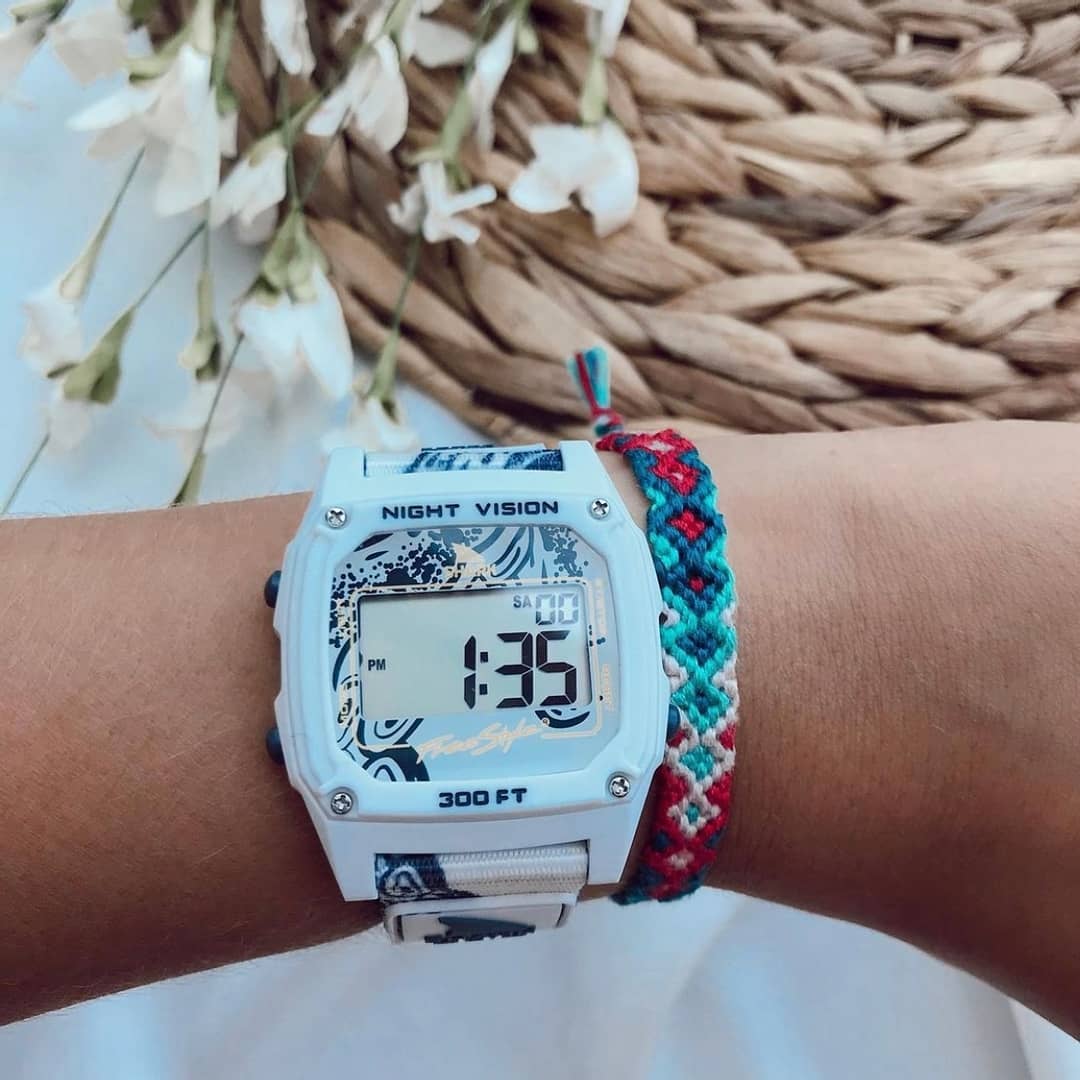 freestyle_watch's tweet photo. who else has the #SharkWatch Octopus ?! 🐙💙  it's all in the details ✨
📸: @braceletsbybugco

_
#octopus #oceanlife #accessory #myfreestylewatch #ootddetails #digitalwatch #beachaddict https://t.co/4erTjWIqvy https://t.co/Wv3nwQObs6