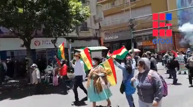 MiroshlavaBol's tweet photo. #JuanJoséBedregal @miSenado @evoespueblo Este es el único símbolo Patrio qué me representa. Expliqué por favor por qué durante este gobierno se perdió el SILALA sin Guerra https://t.co/uv6clam5cg