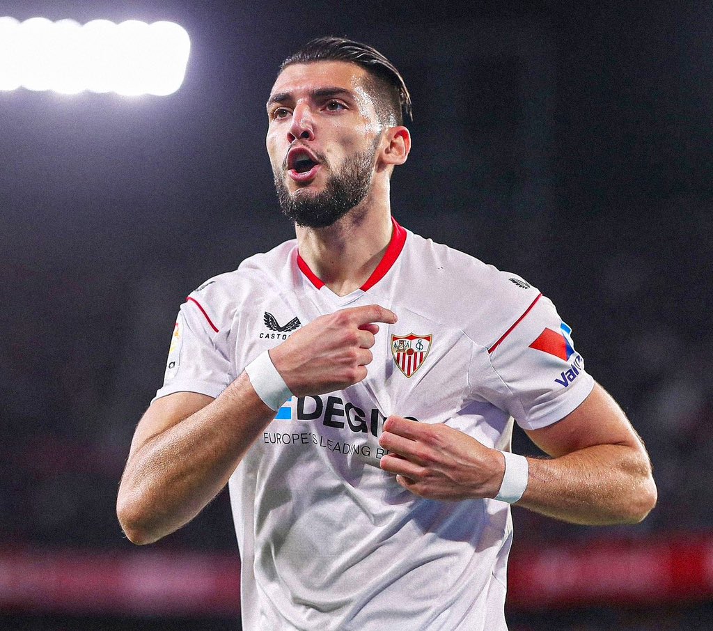 Sabiendo cómo está el mercado ¿venderías a Rafa Mir si llega una oferta de 70 millones?

🔁 SI
❤️ NO