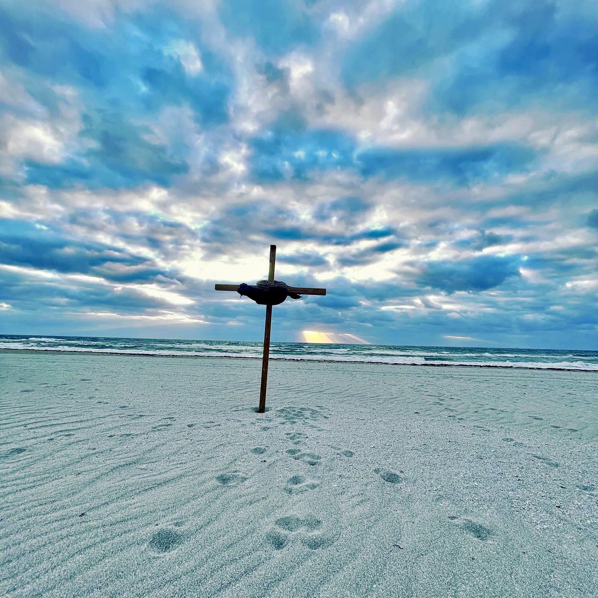 dannykanell's tweet photo. Happy Easter!!! He is Risen! 

Romans 10:9: "If you declare with your mouth, 'Jesus is Lord,' and believe in your heart that God raised him from the dead, you will be saved." 🙏🙏 https://t.co/1BWdilOrJk