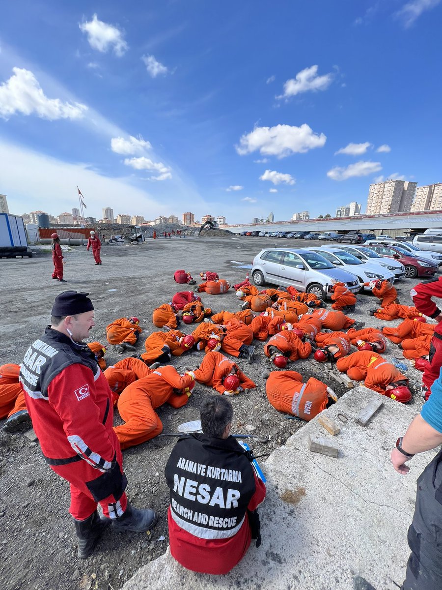 NESAR_SAR's tweet photo. Üye adaylarımız ile dernek merkezimizde 
Hafif Arama Kurtarma uygulama eğitimi

#nesar
#nesaregitimde https://t.co/Ah1wNEFlBl