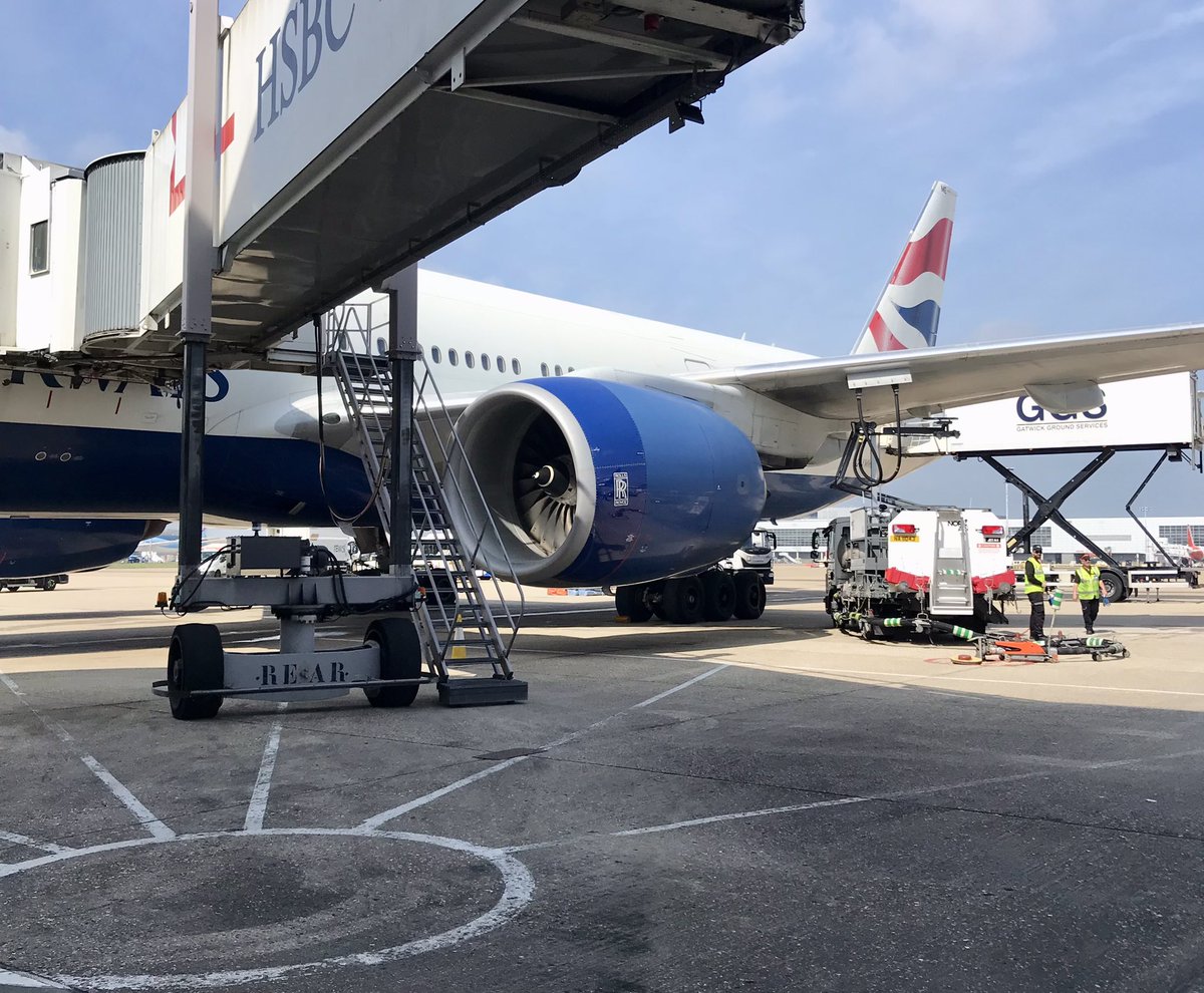 777flyaway's tweet image. Our aircraft getting prepped for the 10 hour flight to Mexico ✈️💫🐣