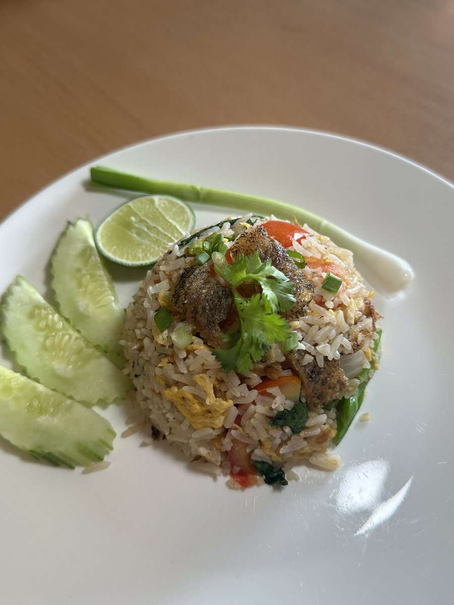 NLimmersive's tweet photo. ละเลียด นางเลิ้ง 🍚
.
ของเด็ดที่นี่คือเมนูปลาสลิด🐟 ไม่ว่าจะเป็น ข้าวผัดปลาสลิด หรือ สปาเก็ตตี้แกงเขียวหวานปลาสลิดเพราะเค้าทอดปลาสลิดสองรอบ ทำให้ไม่มีก้าง และกรอบสุดๆ พอใส่รวมกับเครื่องอื่นๆ ทำให้รสชาติลงตัว เข้ากันมากก
@aroii @Kin24hrs  #อร่อยบอกต่อ https://t.co/9pkaPeTbaY