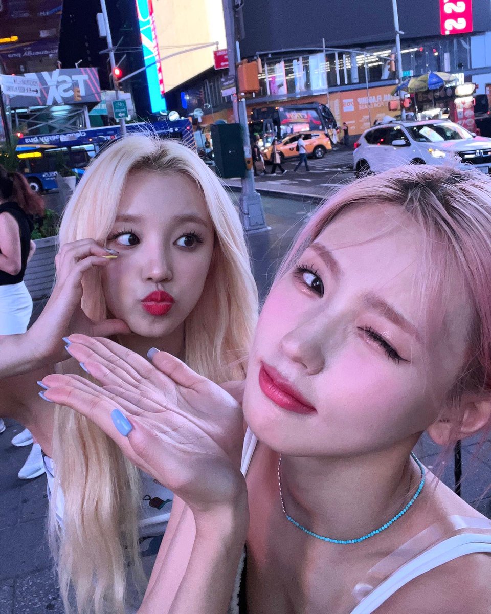 yeonqibbl's tweet photo. HI!
THIS IS A NEW MEDIA ACCOUNT DEDICATING TO UPDATE 🐰(MIYEON) AND 🐶(YUQI) OF (G)-IDLE BBL🫧 CONTENT https://t.co/j5oNluPJiq