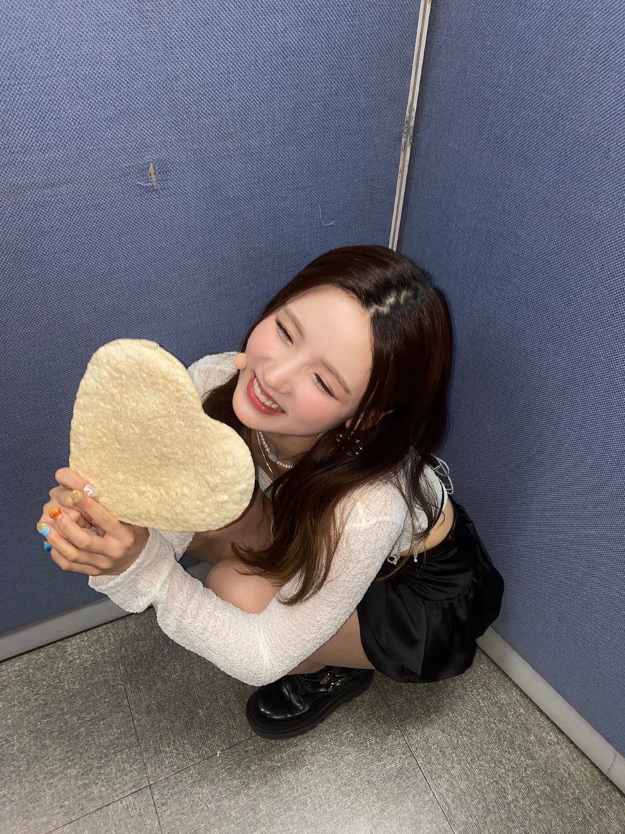 I_m_chillin's tweet photo. 엄훠..이것은 윌링의 사랑..??💗
그렇다면 나의 필수 식량이 되겠군!!
나랑 평생 함께해줘야겠어~~~😚😘💋

#ICHILLIN #아이칠린 #JIYOON #지윤 https://t.co/4EdITI06ao