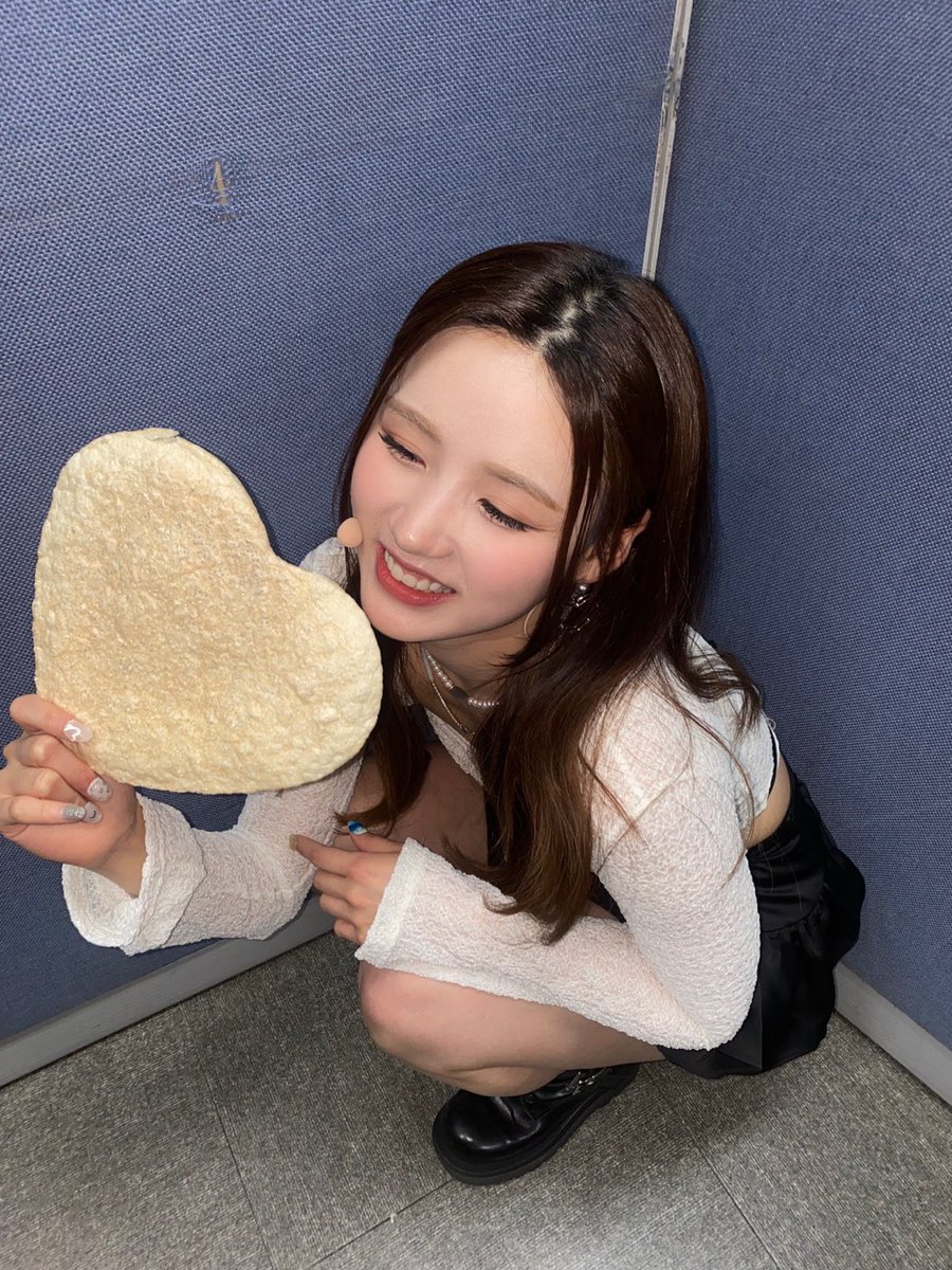 엄훠..이것은 윌링의 사랑..??💗
그렇다면 나의 필수 식량이 되겠군!!
나랑 평생 함께해줘야겠어~~~😚😘💋

#ICHILLIN #아이칠린 #JIYOON #지윤