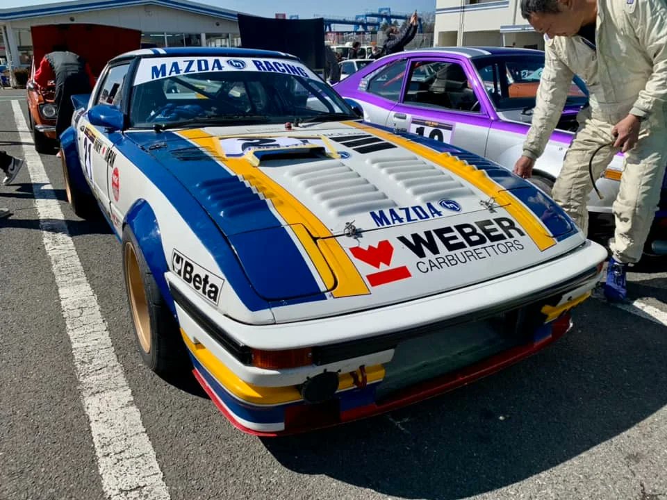 22c2w_Official's tweet image. エントリー車両のご紹介 № 10

SA22C
ユニット号！

今回、はるばる関東からのエントリーです🤗

タカタサーキットを親子で走られます😀

docs.google.com/document/d/1m-…

#rx2 #rx3 #rx4 #rx5 #mazda #mazdarx7 #fd3s #rx7 #rx8 #sa22c #cosmo #zomzom #rotary #13b #12a #20b #rotary

#タカタサーキット