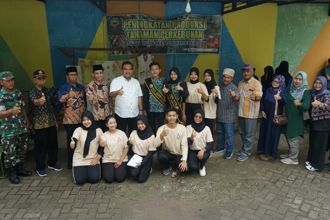 AriefRohman_838's tweet photo. PIK-R Gema Nusantara Dalangan Top...!!
Desa Dalangan Keren...!!
GenRe Blora Luar Biasa...!!
Tetap Semangat dan Terus Mengabdi untuk Masyarakat...!!
#AriefRohman #MasArief #Blora #mBloraniBanget #BangkitBerjuang #SesarenganmBangunBlora #Berkelanjutan #Genre #Todanan https://t.co/SAjzKU4BZE