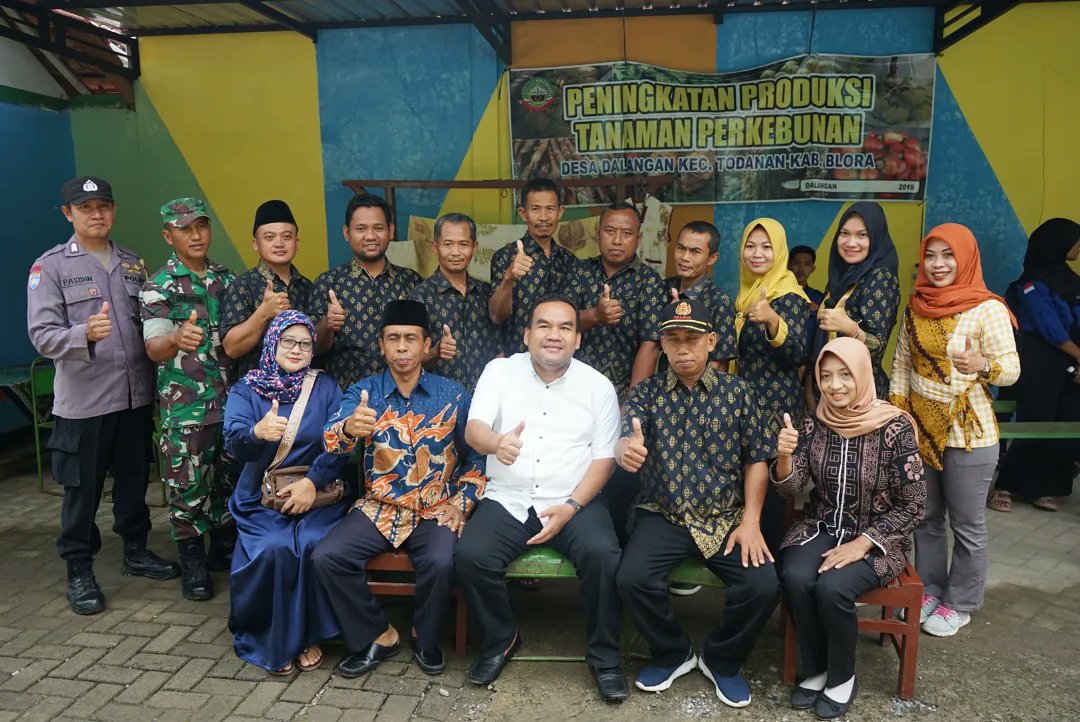 AriefRohman_838's tweet photo. PIK-R Gema Nusantara Dalangan Top...!!
Desa Dalangan Keren...!!
GenRe Blora Luar Biasa...!!
Tetap Semangat dan Terus Mengabdi untuk Masyarakat...!!
#AriefRohman #MasArief #Blora #mBloraniBanget #BangkitBerjuang #SesarenganmBangunBlora #Berkelanjutan #Genre #Todanan https://t.co/SAjzKU4BZE