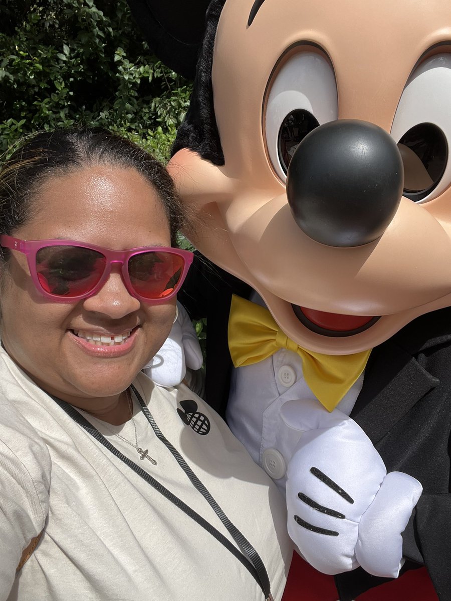 princessashleiv's tweet photo. Another quirk meet up in the books! Not much to say… phenomenal time with extraordinary and intended people! #QuirkAroundTheWorld https://t.co/wfJomx55PJ
