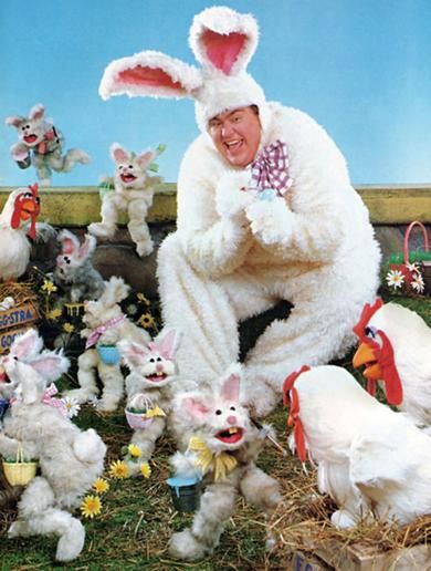 John Candy as the Easter Bunny. That is all. #80s #Easter 🐰