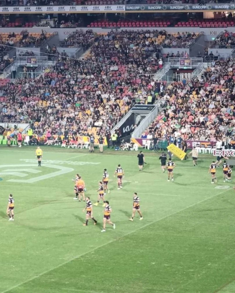GoldnStaff26's tweet photo. @cmail_sport They took an eternity to take Rapana off the field and awarded a game deciding penalty as he was taken off, a penalty that was invalidated by the MRC but stoke the hate for no good reason ๐ #nonsubscriber #wereyoueventhere https://t.co/nJWFA0BmyC