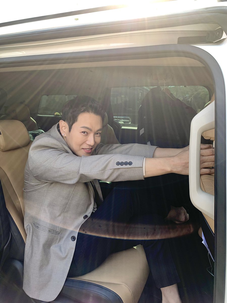 hwanhee's tweet photo. https://t.co/IXnFQ4DXSb

환희팅 유튜브 채널에
전부노래잘함 환희편 비하인드 영상이
업로드 되었습니다 🫶🏻
⠀⠀⠀⠀⠀
#환희 #hwanhee #전부노래잘함 #환희팅 https://t.co/KhZ35NL9I3