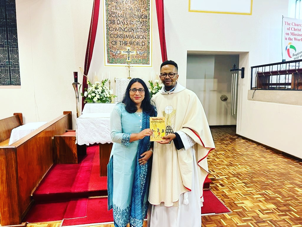 Fr. Tulani Gubula, parish priest of Christ the King Catholic Cathedral made my Easter mass extra special when he asked me to sign his copy of #chroniclesofanafricanmallu