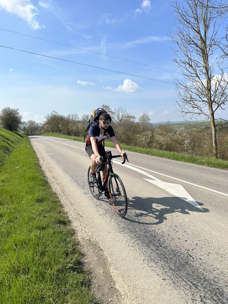 ze_one's tweet photo. 80km de vélo pour aller supporter le @SB29 à Reims! @StadeDeReims 

@Jeansim29 https://t.co/70qenPhzCA