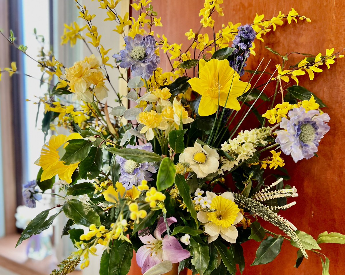 rcboness's tweet photo. 👏🏻 The church is looking fantastic for Easter. Thank you so much to everyone who put the effort in, making this possible. 

☀️ We hope you have a lovely Easter Sunday enjoying the sunshine! https://t.co/5EIoKKQbNe