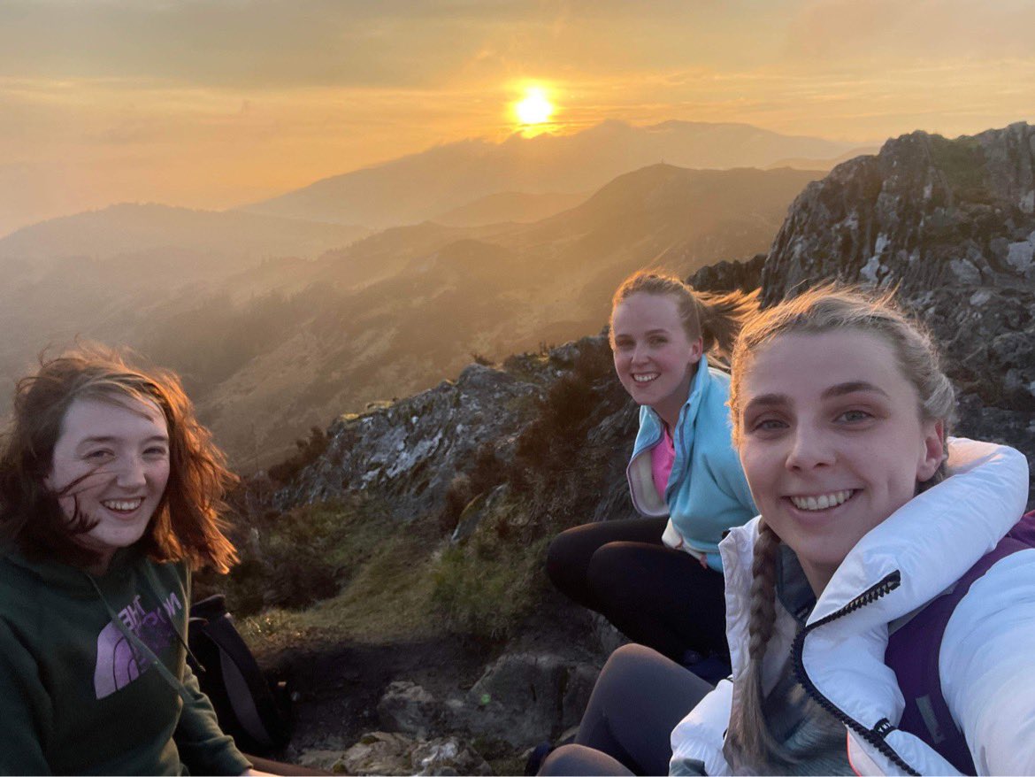 kaitlinscott97's tweet photo. 3am rise well worth it to head up Ben A’an and see the sun rising! 🗻🚶‍♀️🌄 https://t.co/FotMu2VbVu