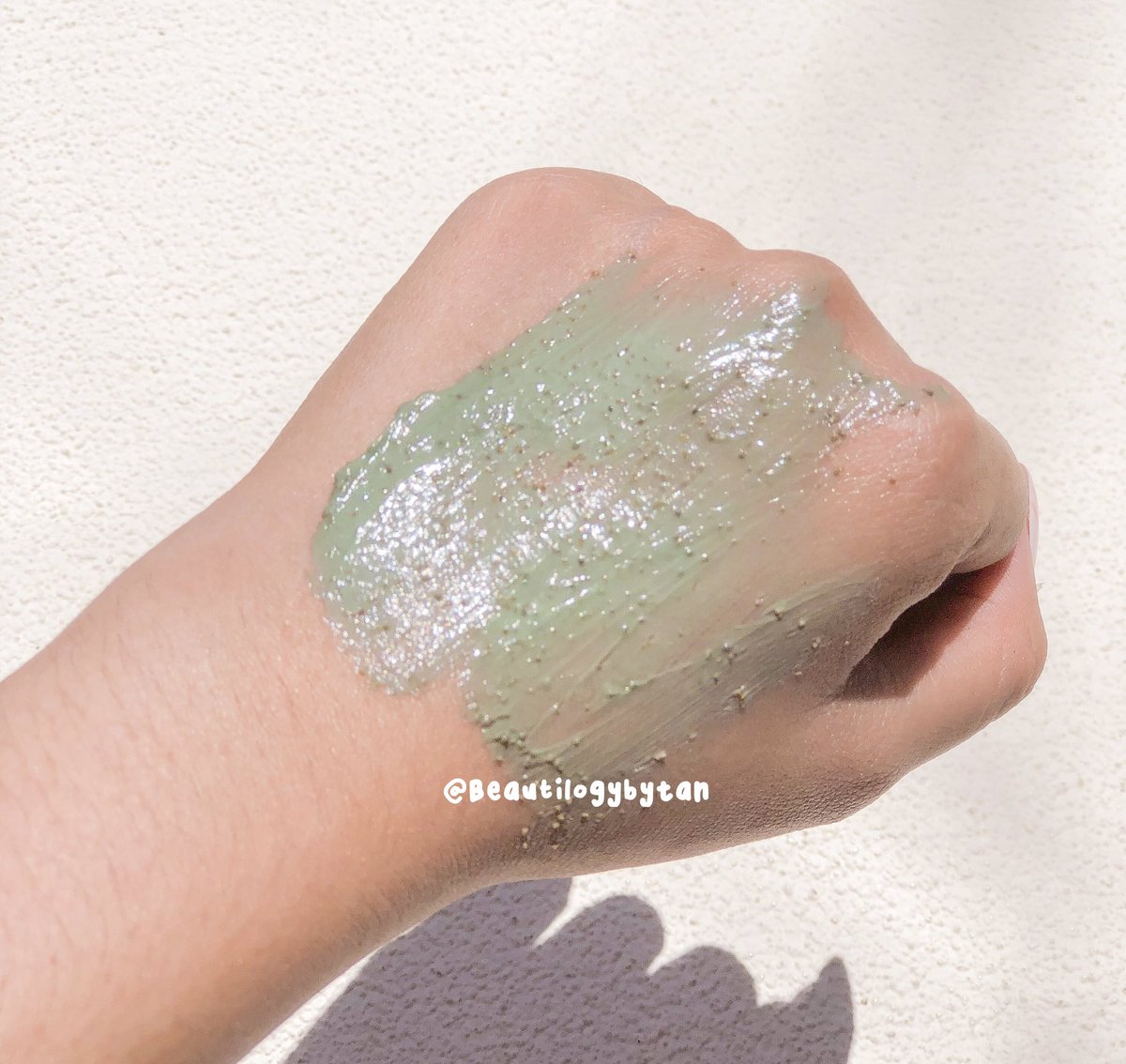 beautilogybytan's tweet photo. Rekor bgt bisa ngabisin clay mask sampe kering gini😭

Tpi bneran deh ini salah satu best clay mask yg aku pernah pake! Especially buat kalian yg bermasalah sama beruntusan wajib bgt cbain ini dehh

— Elformula Intensive Pore Clarifying Mask #ReviewInTan https://t.co/MKuR2zLyII