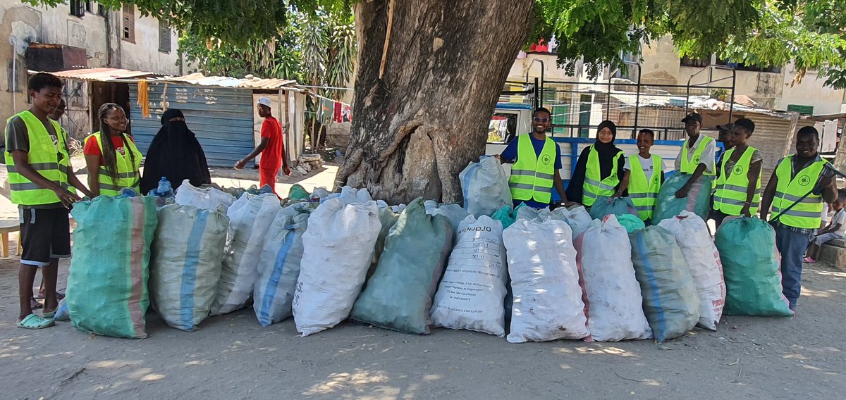 mazrawi69's tweet photo. The results from today's clean-up and pilot testing our collection points in Mouroto was a success. We managed to collect 160kg of PETE that might have damaged our environment, ready for recycling ♻️ #mombasaplasticsprize #sanitation #innovation #oceanplastics #plasticpollution https://t.co/FHu5v95uHz