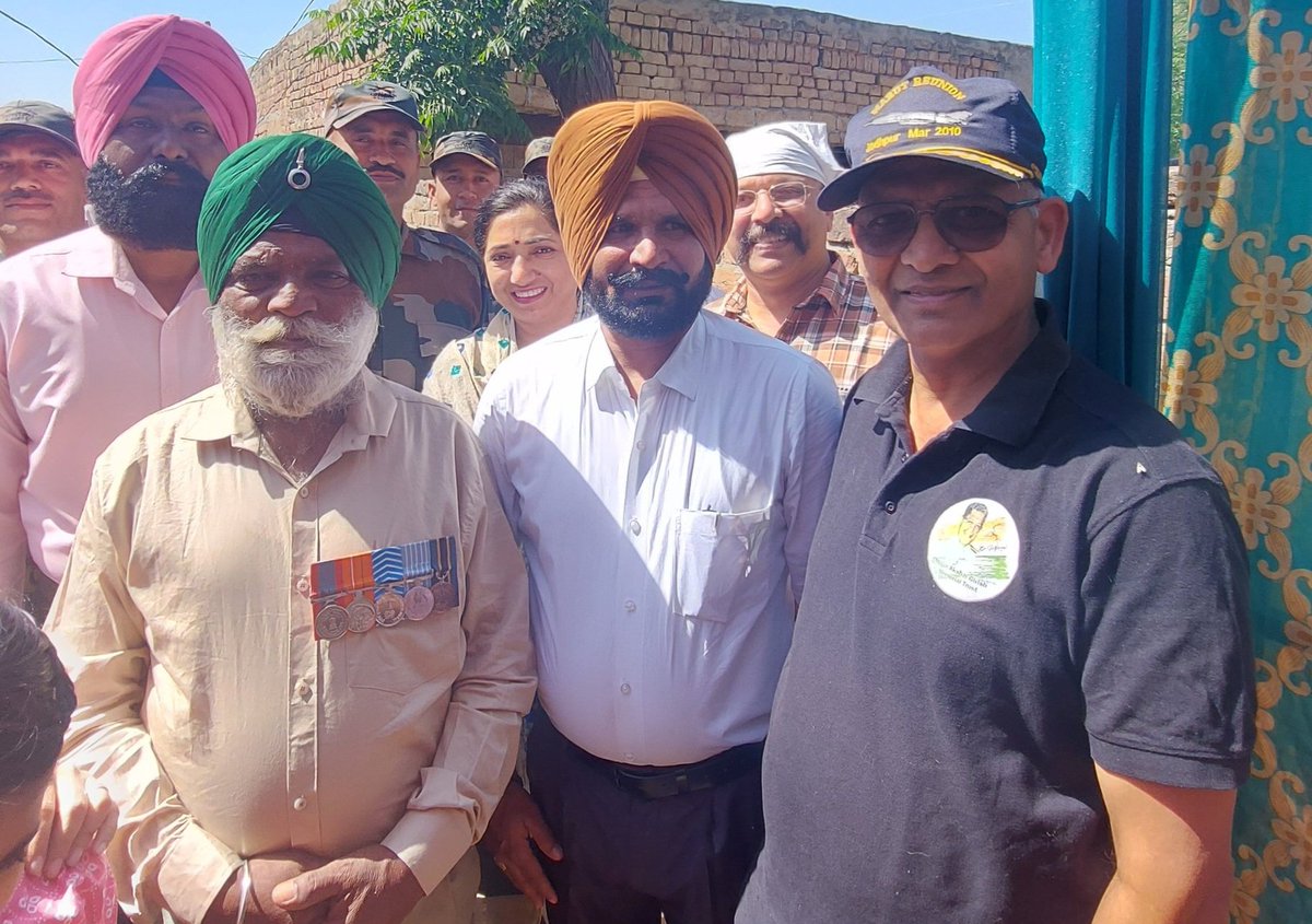 raizadaraj's tweet photo. Honord to be part of house warming ceremony of Naik #GoraSingh 13 #SikhLi of @adgpi, lone Survivor out of 30 of a 1987 Ops by #IPKF in #Jafna. Thanx @37VManhas & @megirish2001 & many othr like mind #Faujis, Civilians to help solider in constructing the house. (1/2) @Tiny_Dhillon https://t.co/QVjJa8oqmN