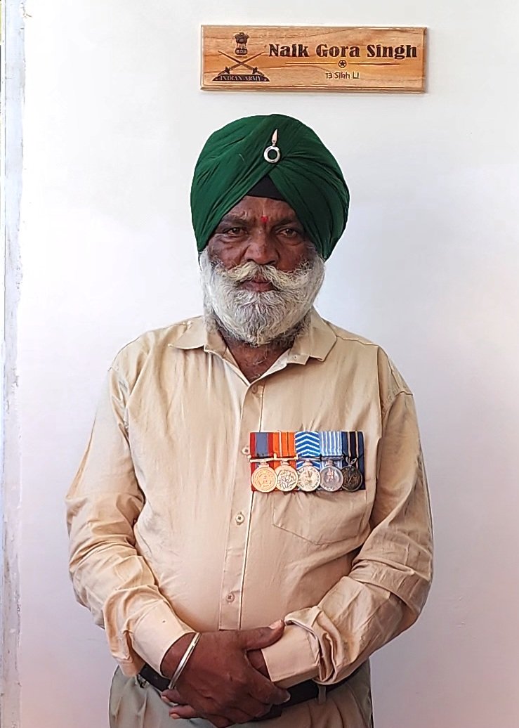 raizadaraj's tweet photo. Honord to be part of house warming ceremony of Naik #GoraSingh 13 #SikhLi of @adgpi, lone Survivor out of 30 of a 1987 Ops by #IPKF in #Jafna. Thanx @37VManhas & @megirish2001 & many othr like mind #Faujis, Civilians to help solider in constructing the house. (1/2) @Tiny_Dhillon https://t.co/QVjJa8oqmN