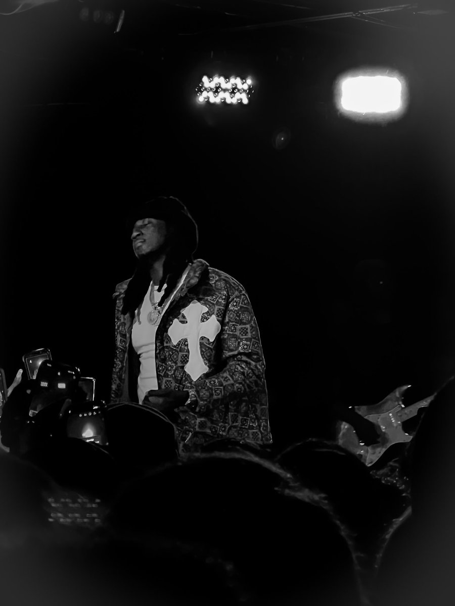 gwillily's tweet photo. @kcamp should’ve passed me the mic I was singing them songs like I wrote them 🤣 My man, my man, my man. 🫶🏽😮‍💨#Prettyonestour #CharlotteNC https://t.co/2sZWiYnfv0