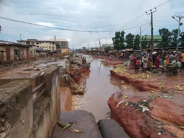This isn’t computer-generated imagery or a natural disaster, these were roads in Anambra under the leadership of Peter Obi the ‘messiah’ that’s supposed to rid northern Nigeria of poverty and underdevelopment.
