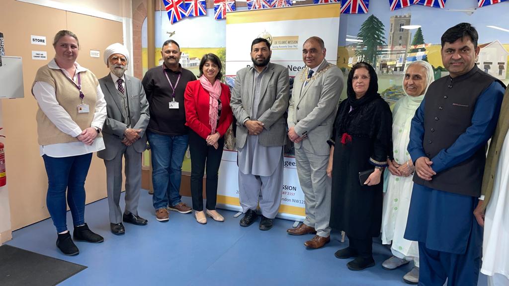 UKIMofficial's tweet photo. Our UKIM Hounslow branch put on a wonderful #UnityIftar programme with hundreds in attendance, including local dignitaries, neighbours, friends, neighbours and partner agencies. Many thanks to everyone that attended.
#Ramadan #UKIM #UnityIftar https://t.co/KUHGDAfJMs