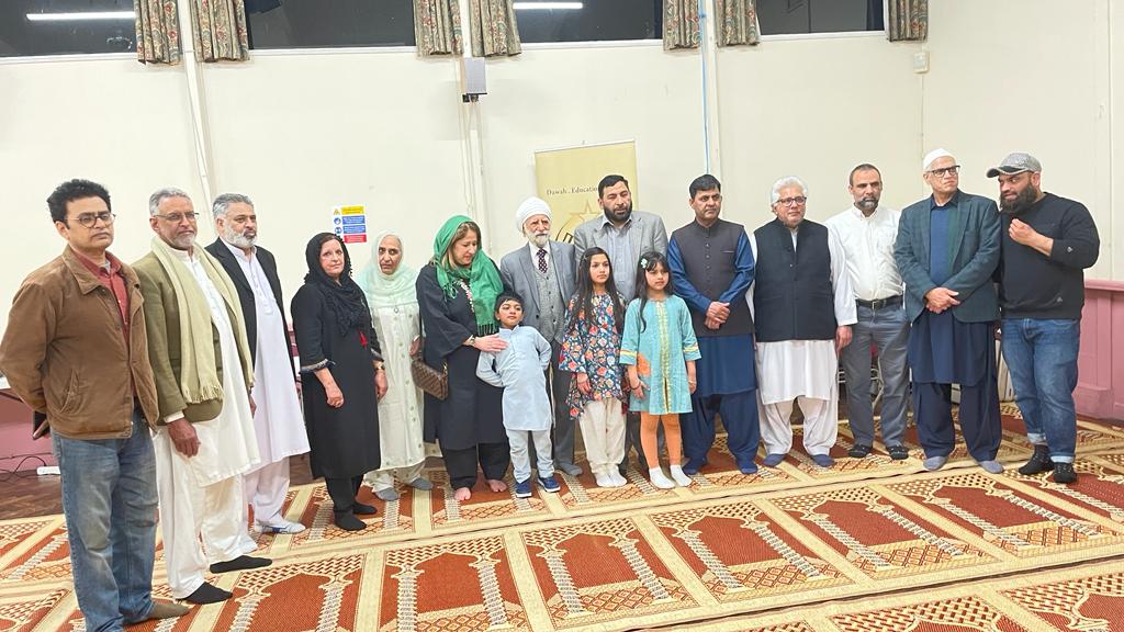 UKIMofficial's tweet photo. Our UKIM Hounslow branch put on a wonderful #UnityIftar programme with hundreds in attendance, including local dignitaries, neighbours, friends, neighbours and partner agencies. Many thanks to everyone that attended.
#Ramadan #UKIM #UnityIftar https://t.co/KUHGDAfJMs