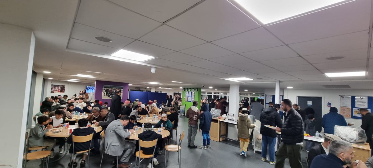 UKIMofficial's tweet photo. The diverse communities of Slough came together as our @ukim_slough team put on a #UnityIftar for all. It was very well attended and received by those in attendance, including a very special guest, the Rt. Hon @TanDhesi. Many thanks for your support. Keep up the good work. https://t.co/c4lyQOhZ3t