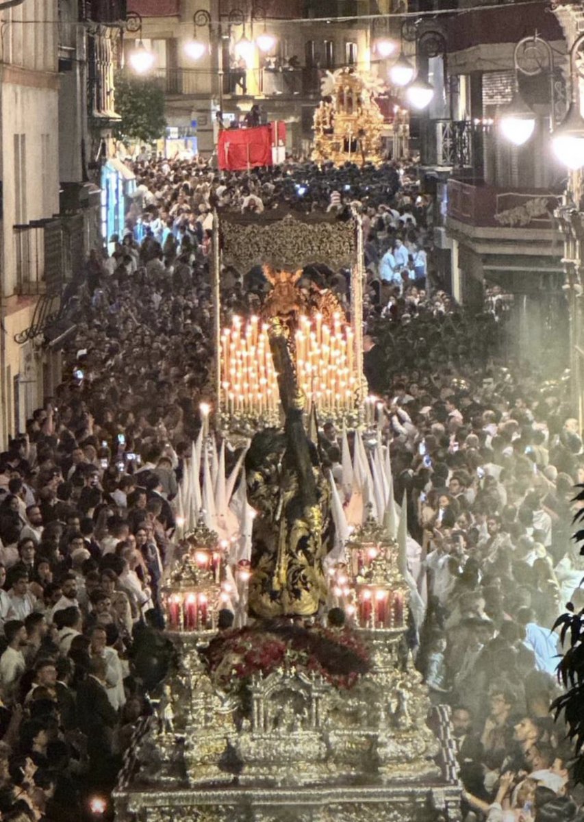 PasionDeSevilla's tweet photo. Momento historico 😍

#SSantaSevilla23 https://t.co/uqueJxBjva