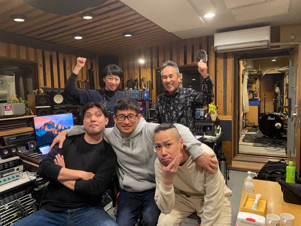 ego_iny0425's tweet photo. アルケミースタジオでのレコーディング、無事に終わりました！！

帰りの車で、音源を聴いていますが、めっちゃ良いす！

この3年で、エゴは成長したと感じるし、

このメンバーを誇りに思う

北畑さん、福岡さん
最高じゃーー！

心より感謝します https://t.co/6fjNIJXYEC