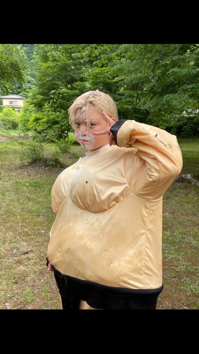 水泳同好会第36代 会計  澤柳杏奈(国文2年)
幹部で唯一の留年生。3年に進級できないやつはじめてみた。口に入るものは何でも食べる。ヒッチハイクしたり無人島行ったりと行動力が高い。最近は勝手に飲み会帰るし幹部なのにイベントすっぽかす。口癖は杏奈眠いんで帰りまーす。総じて頭がおかしい。