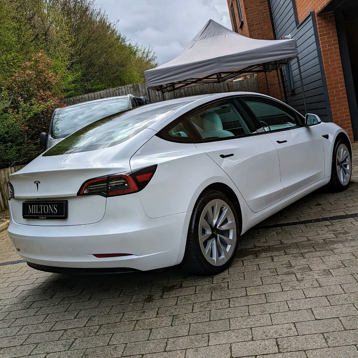 MiltonsMK's tweet photo. Tesla Model 3 New Car Synergy Pro Protection Detail... Delivered to your door.

➡️ Miltons Detailing
📍 Milton Keynes
♾️ @infinity_wax Accredited
🌐 https://t.co/u7vT3buPdA

#tesla #ceramiccoating #miltonkeynes #miltonsdetailing #cars #model3 #buckinghamshire #cardetailing https://t.co/bnuM9b68gX