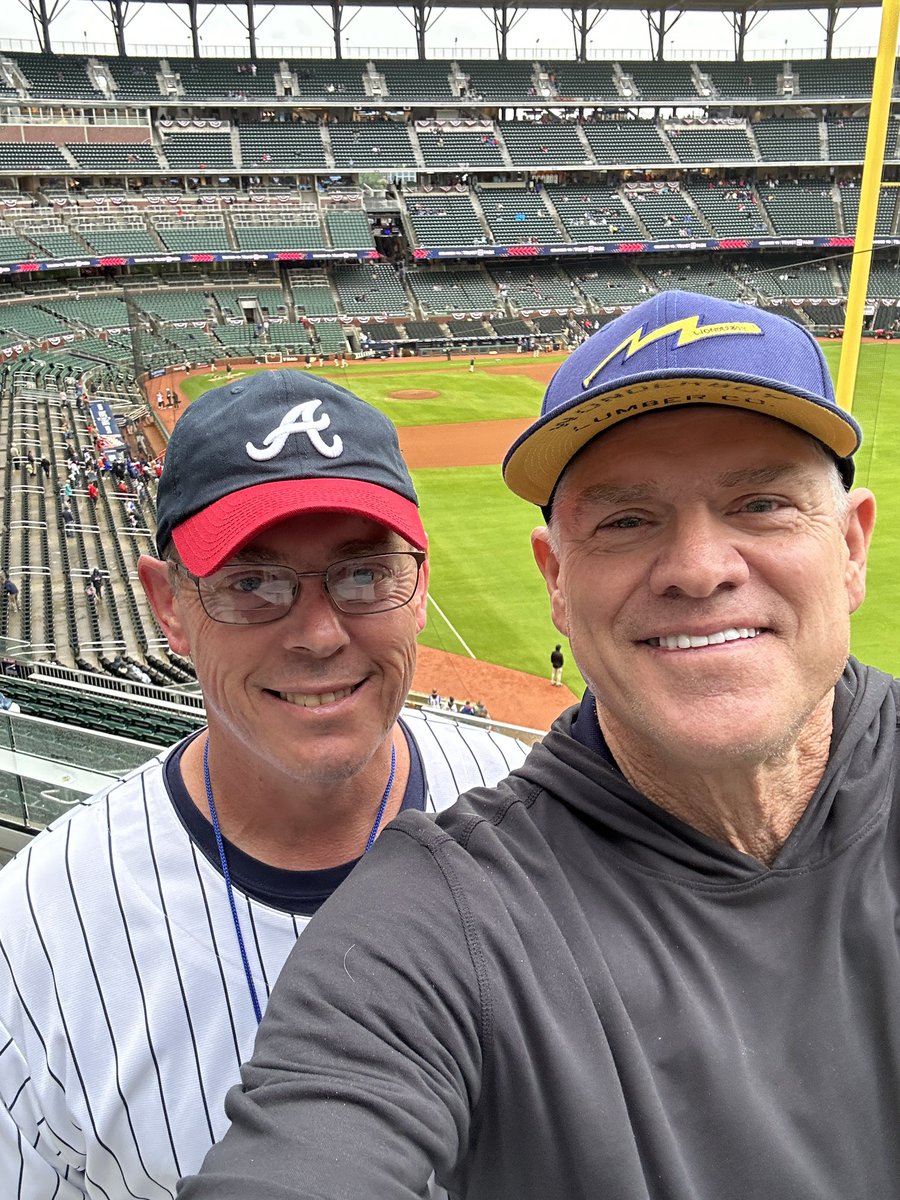 3bCollection's tweet image. Who ever said never meet your heroes must have the wrong hero.