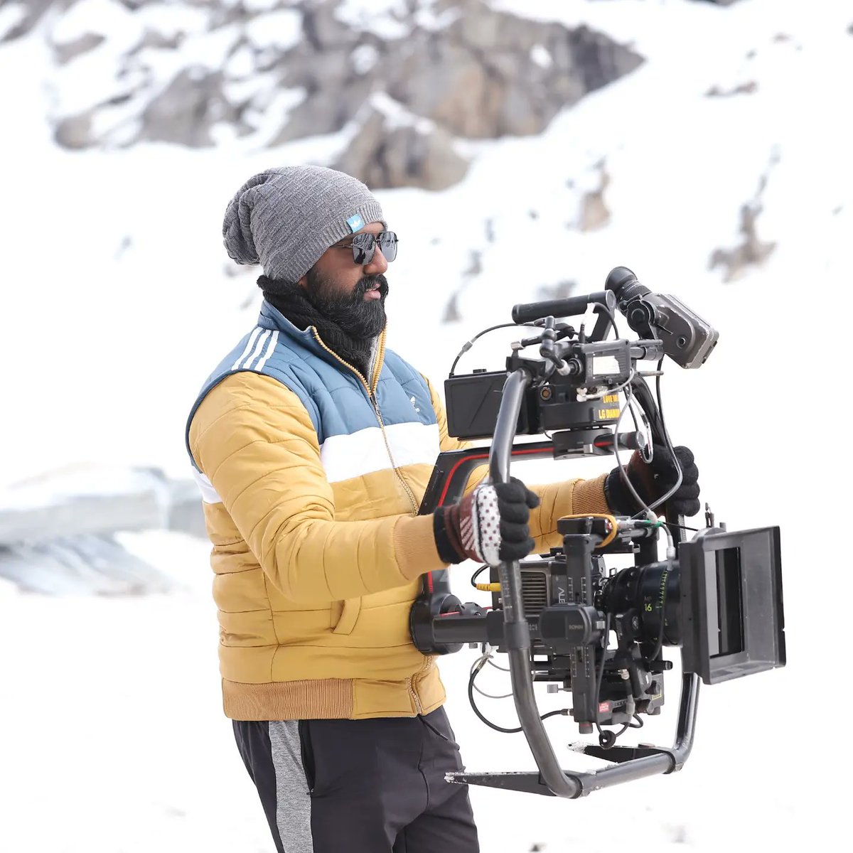 ArjunrajaDft's tweet photo. #snow #Manali #doplife #workmode @ARRIChannel #arrialexa #masterprime @DJIGlobal #roningimbal https://t.co/u9oFCMA8tD