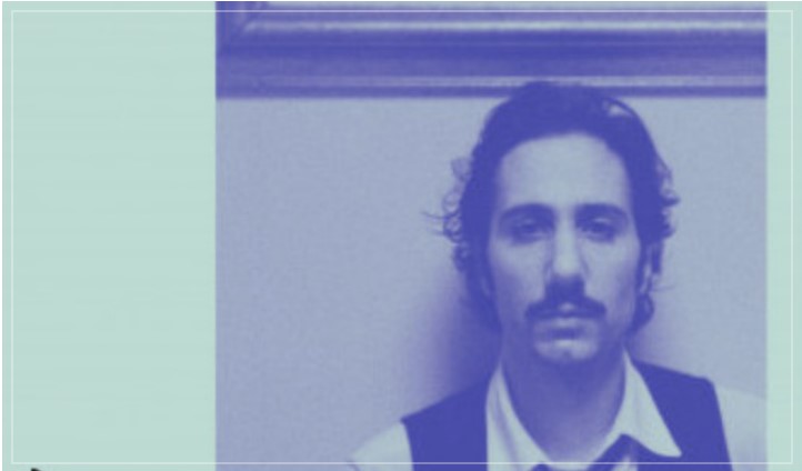 Arthur Teboul, le chanteur de Feu! Chatterton, ouvre son cabinet de poésie dans le Marais : « écrire de la poésie c’est comme retrouver une langue maternelle qu’on aurait oublié ».
On vient, on s’installe, Arthur nous écrit un poème et on repart. lebonbon.fr/paris/news/art…