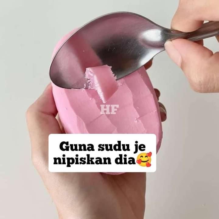 theiceraf's tweet photo. Terima kasih siapa yang viralkan tips ni haritu. Aku dah try buat memang bau wangi weh. Dah boleh buang dah pewangi mahal mahal tu 🤣 https://t.co/8d5hDxzzUW