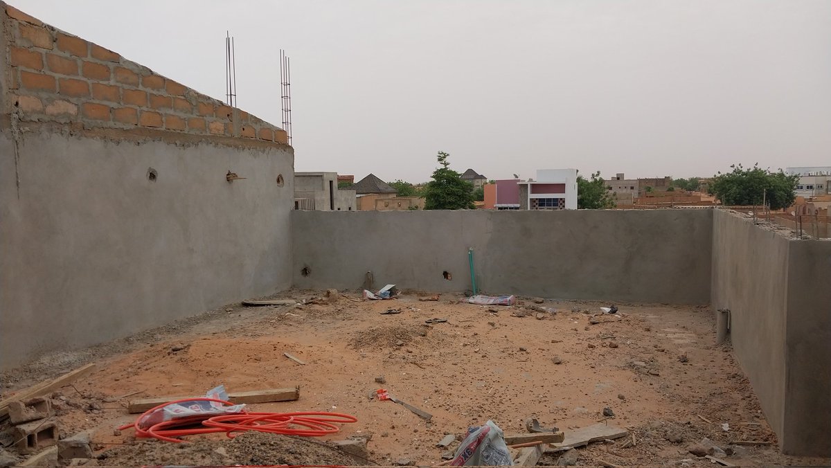 AgenceHda's tweet photo. La finition progresse, la forme se rapproche de plus en plus du projet.
La terrasse et la cours sur toiture de chaque duplex (image 3 et 4) compensera largement en terme de zone de vie externe. https://t.co/ECP0Vs24aM