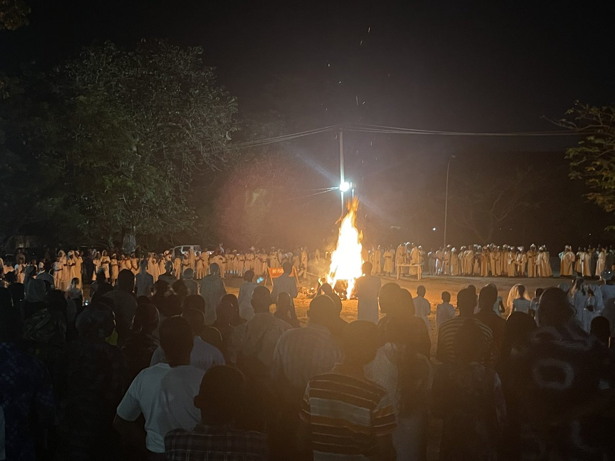 EOkala's tweet photo. The events of the past 24 hours in the church (Roman catholic ) is so extraordinary that your spirit just refreshes and recharges like the morning Sun
He has indeed Risen
Let the light Shine now and forever
Happy Easter to you all
#ServiceofLight https://t.co/zTikzyp7ad