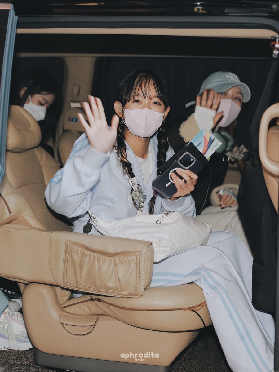 221219 인천공항 입국 ICN Airport Arrival

👋🏻👋🏻

#시크릿넘버 #SECRET_NUMBER #디타 #DITA <a href="/5ecretNumber/">SECRET NUMBER (시크릿넘버)</a>