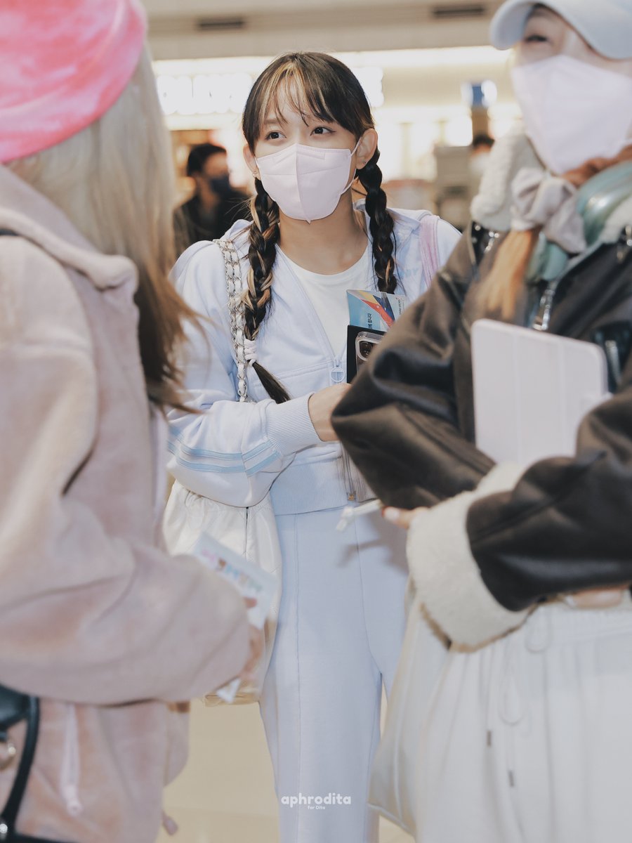 aphrodita96's tweet photo. 221219 인천공항 입국 ICN Airport Arrival

��

#시크릿넘버 #SECRET_NUMBER #디타 #DITA @5ecretNumber https://t.co/qZWsIrJB3i