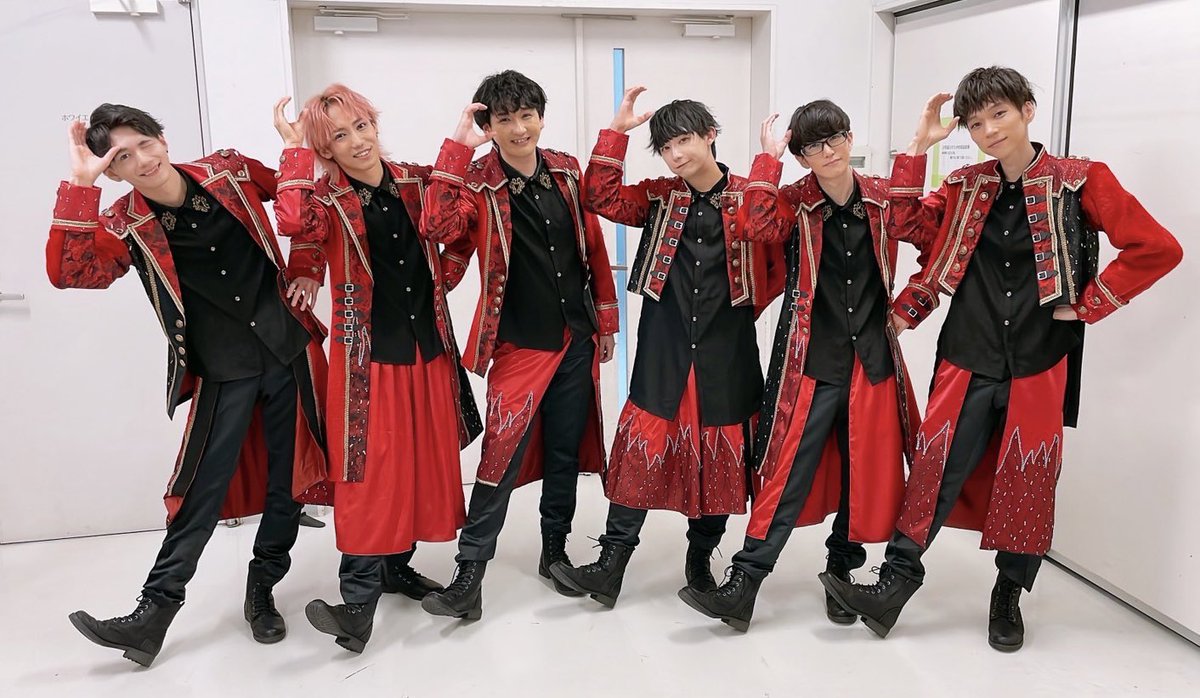 cosmic_eng's tweet photo. On April 9th, 2023, cosmic!! held their final live ~Thank you, this was cosmic!!~ at Hikousen Theatre.
After almost 6 years of idol activities, the members graduated from the group, to their own futures. https://t.co/xPVAZ3DoQb