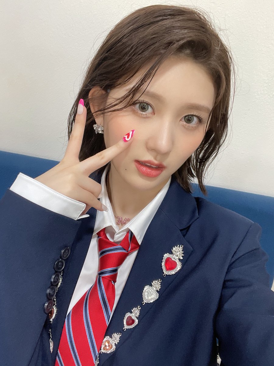 timetogaeul's tweet photo. [220410] IVE_twt twitter

인기가요까지 첫주 끝💖 다음주도 잘 부탁해용 (with 젖은머리)

#아이브 #가을 #IVE #GAEUL #0410_가을 https://t.co/xHHpsWagcG