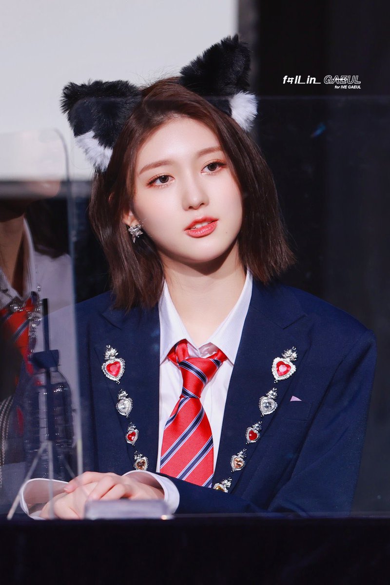timetogaeul's tweet photo. [220410] 팬사인회

#아이브 #가을 #IVE #GAEUL #0410_가을 https://t.co/W671omEP4o