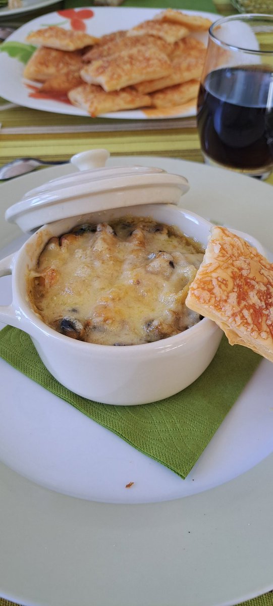 Wolverain_chi25's tweet image. Cocotte de fruits de mer .
De la mer et de ma mère.  🤣😅

#Pâque 
#Repas