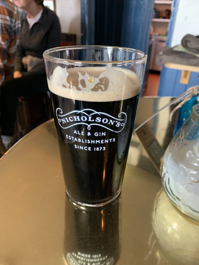 AHERNEB's tweet photo. Home alone over Easter so thought sod it, Iβm gonna get the train to Leigh-On-Sea for a seafood lunch. Canβt beat a pint of Cockles, Octopus and a few pints of stout. #prematchmeal https://t.co/dUAW6EYjNQ