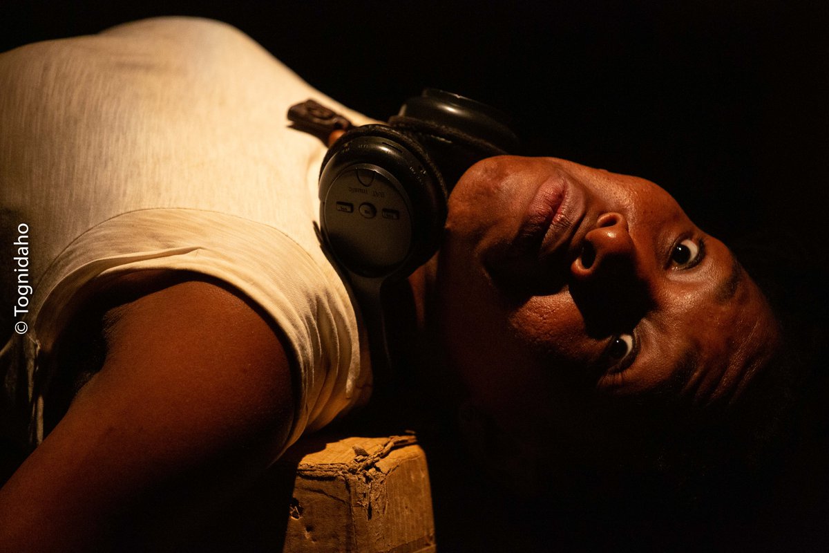 Quelques images de la pièce théâtrale "Alors Tue-moi !", c'était hier samedi 08 avril au  Carrefour International de Théâtre de Ouagadougou  #CITO

#tognidaho #theatre #Ouagadougou